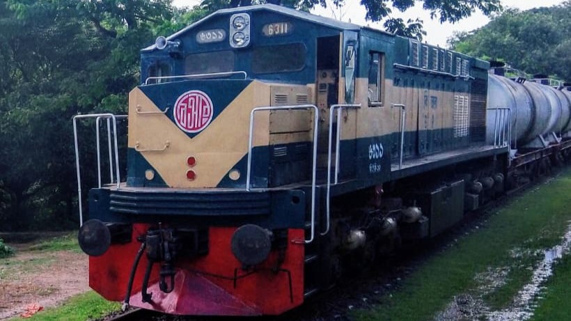 দুর্গাপূজায় যাত্রীচাপ সামলাতে বিশেষ ট্রেন, বাতিল ৫ ট্রেনের অফ-ডে